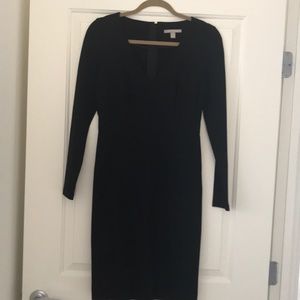 Back v neck dress with gold zipper in the back